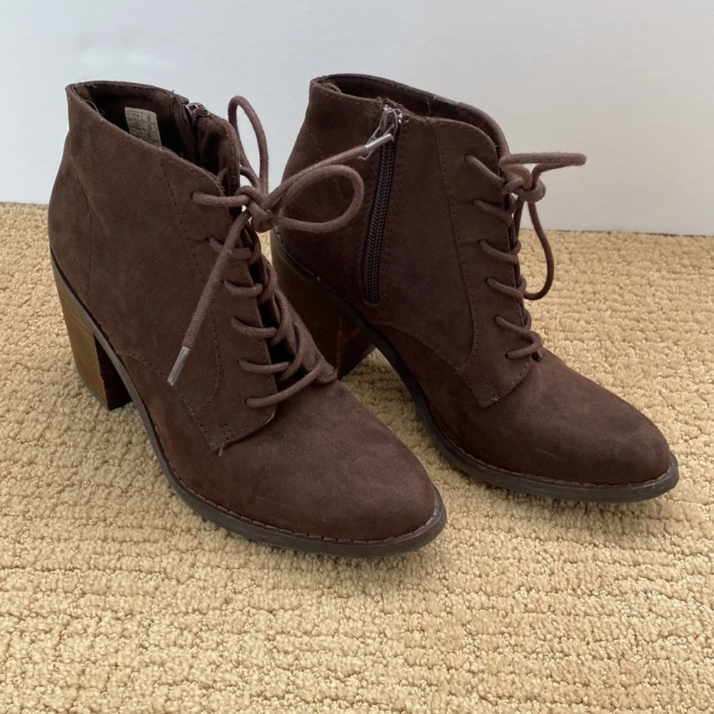 Rocket Dog Suede Tie Bootie - Brown‎ - Size 6 - EUC